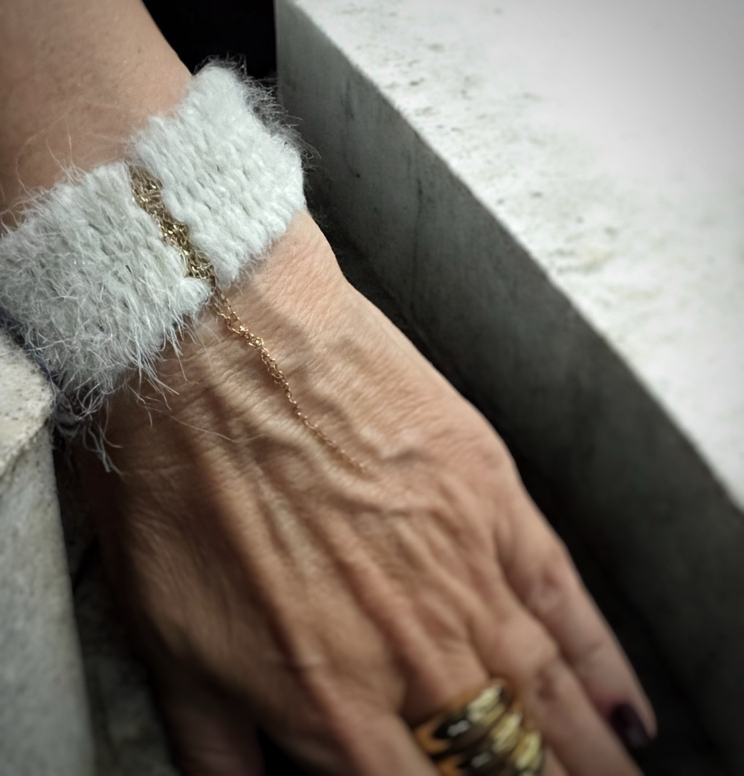 Bracelet cachemire sur marbre